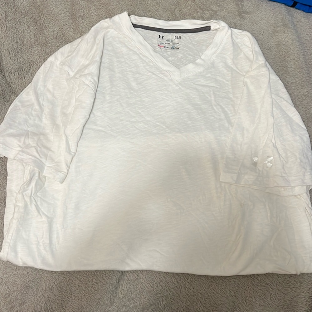 White Under Armour V-Neck. Size L.